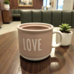 Керамична кашпа LOVE